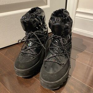 Black Puffer Winter Boots